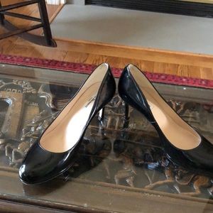 LK Bennett Black patent leather pumps  38.5